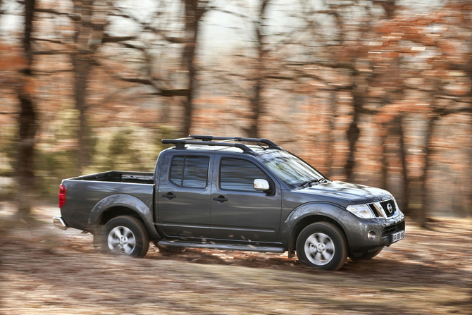 Nissan Navara 2.5 dCi 144 4x4 Double Cab FE Comfort Nissan Navara 2.5 dCi 144 4x4 Double Cab FE Comfort