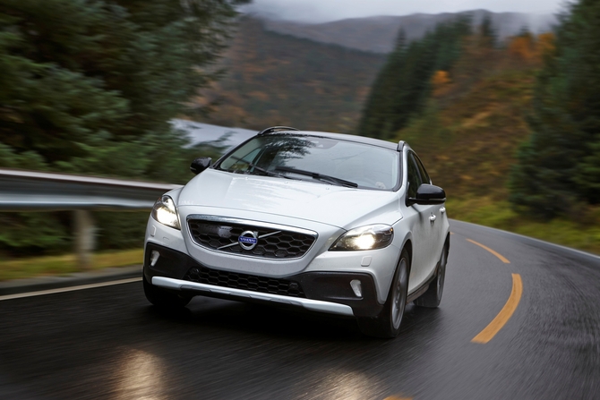 Volvo V40 Cross Country D4 VED Momentum Geartronic Volvo V40 Cross Country D4 VED Momentum Geartronic