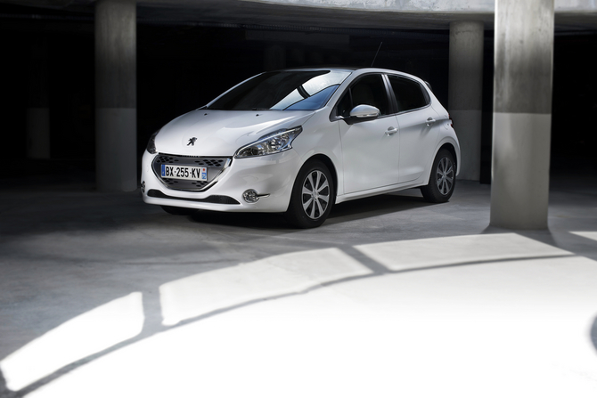 Peugeot 208 Allure 1.6 BlueHDi Peugeot 208 Allure 1.6 BlueHDi