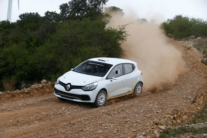 It replaces the 2006 Clio R.S. R3 It replaces the 2006 Clio R.S. R3