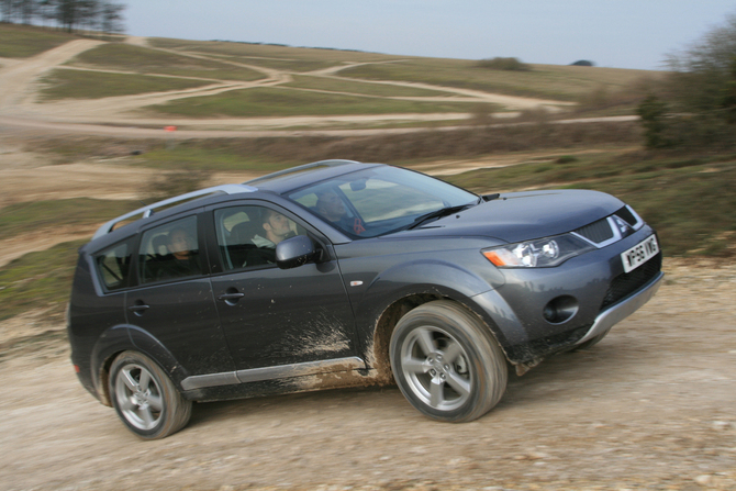 Mitsubishi Outlander XLS 4WD Mitsubishi Outlander XLS 4WD