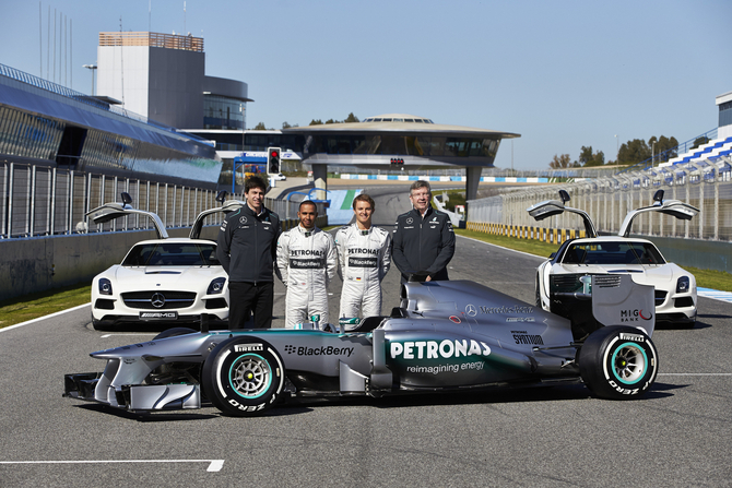 Polémica envolve os testes da Mercedes com a Pirelli durante esta temporada Polémica envolve os testes da Mercedes com a Pirelli durante esta temporada