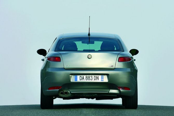 Alfa Romeo GT 1.9 JTDm Q2 150cv Alfa Romeo GT 1.9 JTDm Q2 150cv