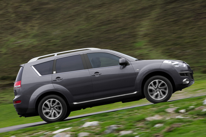 Citroën C-Crosser 2.2HDi Exclusive 18 Citroën C-Crosser 2.2HDi Exclusive 18