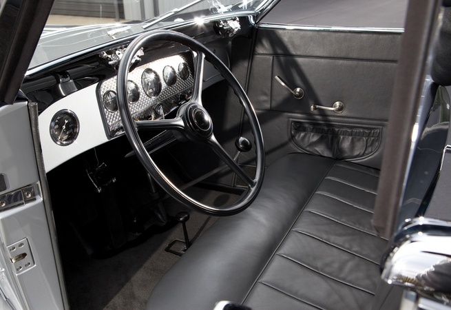 Auburn 8-105 Salon Retractable Hardtop Cabriolet Auburn 8-105 Salon Retractable Hardtop Cabriolet