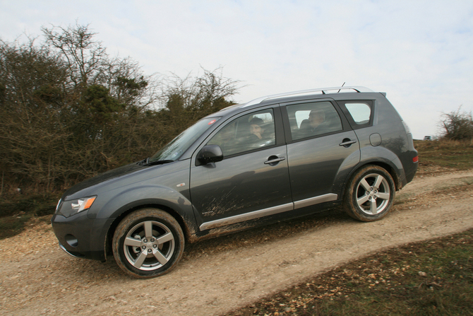 Mitsubishi Outlander ES 2WD Mitsubishi Outlander ES 2WD
