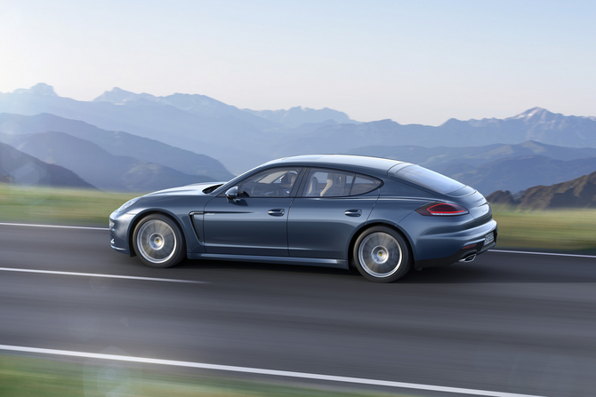 Panamera Diesel é a primeira versão a diesel com o diferencial traseiro autoblocante Porsche Torque Vectoring Plus Panamera Diesel é a primeira versão a diesel com o diferencial traseiro autoblocante Porsche Torque Vectoring Plus