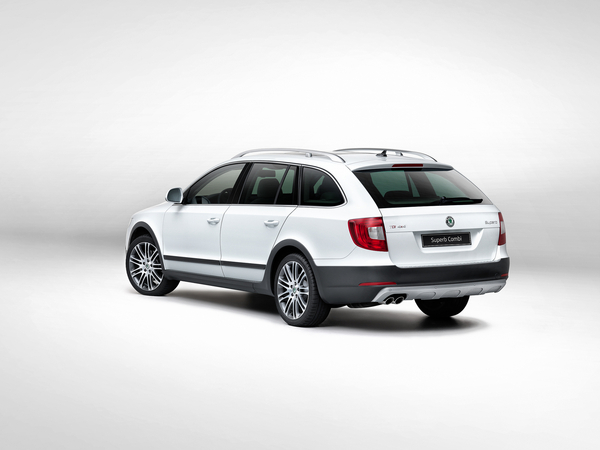 Skoda Superb Combi 1.6 TDI CR DPF Outdoor Skoda Superb Combi 1.6 TDI CR DPF Outdoor