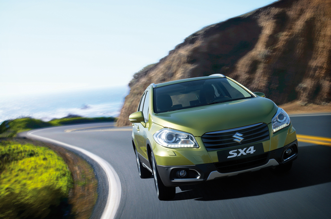 O SX4 está disponível com um motor diesel e outro a gasolina, ambos 1.6 O SX4 está disponível com um motor diesel e outro a gasolina, ambos 1.6