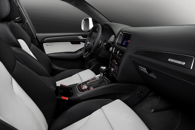 The interior includes aluminum trim and power seats The interior includes aluminum trim and power seats