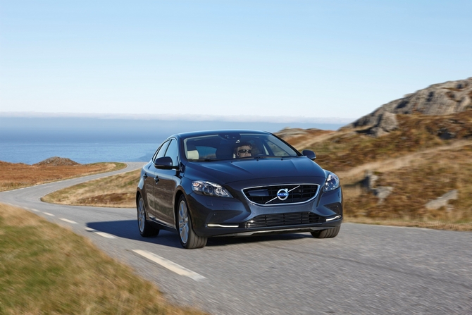 Volvo V40 D4 VED Kinetic Volvo V40 D4 VED Kinetic