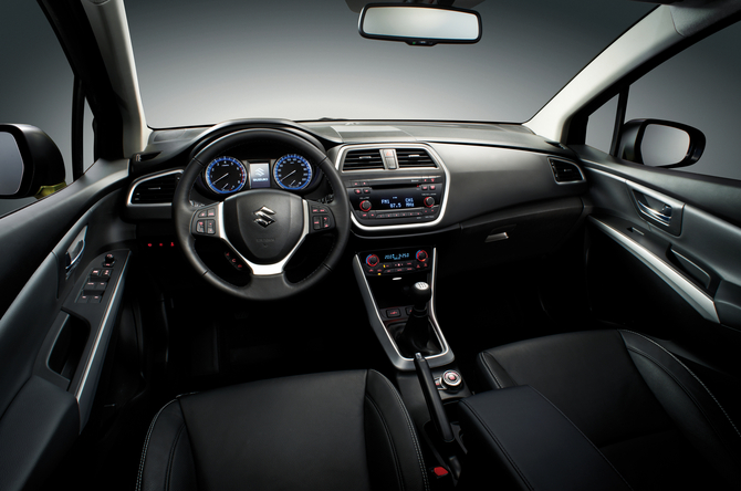 O interior parece quase antiquado quando comparado com outros modelos apresentados em Genebra O interior parece quase antiquado quando comparado com outros modelos apresentados em Genebra