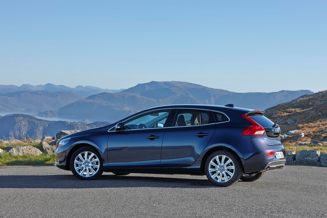 Volvo V40 D4 VED Momentum Volvo V40 D4 VED Momentum