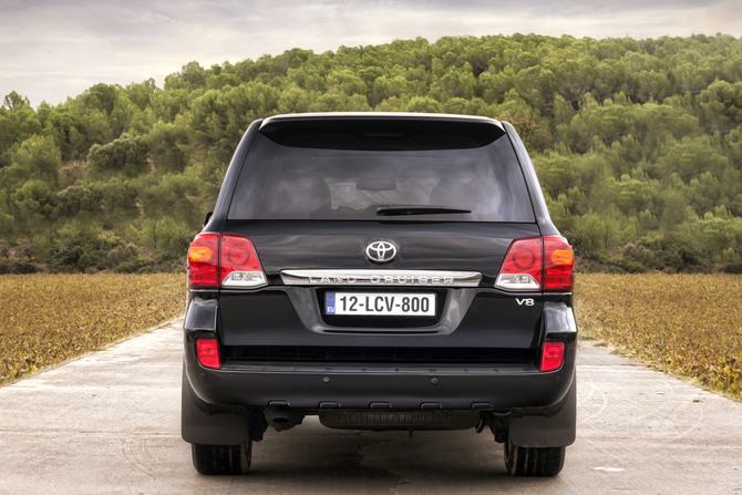 Toyota Land Cruiser V8 4x4 4.5 D-4D Toyota Land Cruiser V8 4x4 4.5 D-4D
