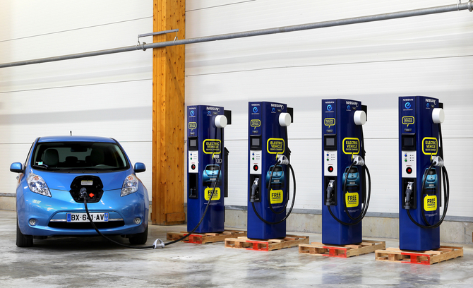 Les Bornes de Recharges Rapides Offertes par Nissan Debarquent en Europe Les Bornes de Recharges Rapides Offertes par Nissan Debarquent en Europe