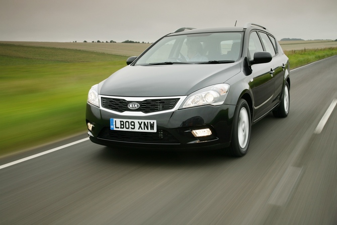 Kia cee'd SW 2.0 CRDi 140cv TX (09) Kia cee'd SW 2.0 CRDi 140cv TX (09)