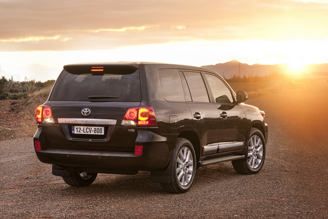 Toyota Land Cruiser V8 4x4 4.5 D-4D Toyota Land Cruiser V8 4x4 4.5 D-4D