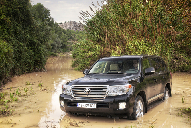 Toyota Land Cruiser V8 4x4 4.5 D-4D Toyota Land Cruiser V8 4x4 4.5 D-4D