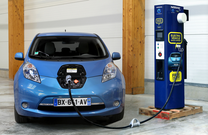 Les Bornes de Recharges Rapides Offertes par Nissan Debarquent en Europe Les Bornes de Recharges Rapides Offertes par Nissan Debarquent en Europe