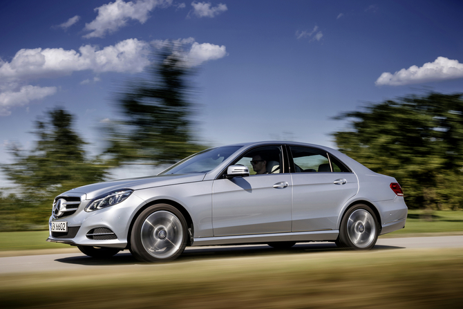 Mercedes-Benz E 220 BlueTEC BlueEFFICIENCY Edition Mercedes-Benz E 220 BlueTEC BlueEFFICIENCY Edition
