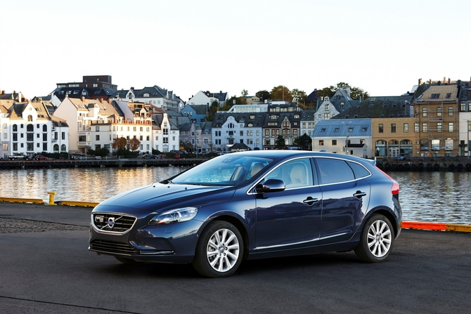 Volvo V40 D4 VED Momentum Eco Volvo V40 D4 VED Momentum Eco
