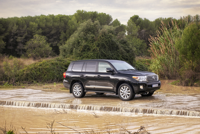 Toyota Land Cruiser V8 4x4 4.5 D-4D Toyota Land Cruiser V8 4x4 4.5 D-4D