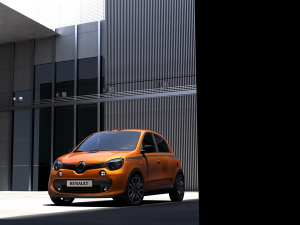 O Twingo GT está equipado com uma versão mais potente do motor turbo de três cilindros de 0.9 litros com 110cv e 170Nm de binário O Twingo GT está equipado com uma versão mais potente do motor turbo de três cilindros de 0.9 litros com 110cv e 170Nm de binário