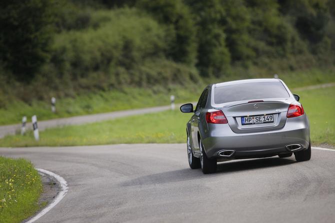 Suzuki Kizashi Gen.1 Suzuki Kizashi Gen.1