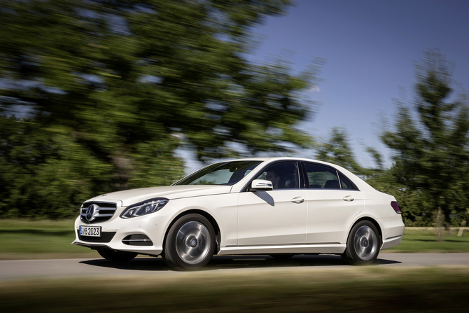 Mercedes-Benz E 220 BlueTEC Mercedes-Benz E 220 BlueTEC