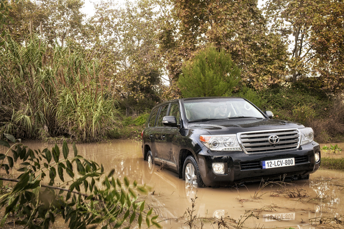 Toyota Land Cruiser V8 4x4 4.5 D-4D Toyota Land Cruiser V8 4x4 4.5 D-4D