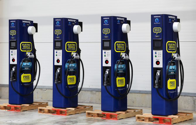 Les Bornes de Recharges Rapides Offertes par Nissan Debarquent en Europe Les Bornes de Recharges Rapides Offertes par Nissan Debarquent en Europe