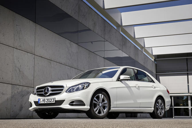 Mercedes-Benz E 220 BlueTEC Mercedes-Benz E 220 BlueTEC