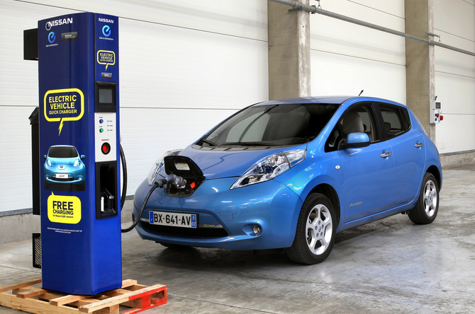Les Bornes de Recharges Rapides Offertes par Nissan Debarquent en Europe Les Bornes de Recharges Rapides Offertes par Nissan Debarquent en Europe