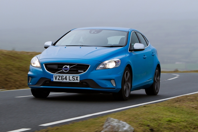 Volvo V40 D4 VED R-Design Momentum Volvo V40 D4 VED R-Design Momentum