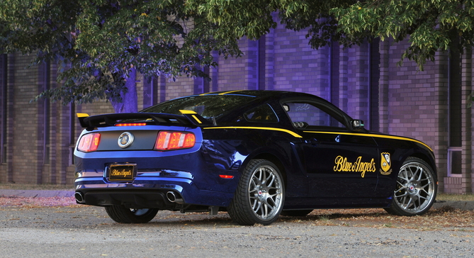Special Mustang GT Blue Angels earns $400.000 for EAA’s Young Eagles organisation Special Mustang GT Blue Angels earns $400.000 for EAA’s Young Eagles organisation