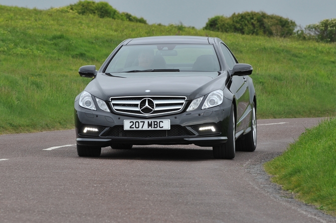 Mercedes-Benz E 350 BlueEfficiency Coupé Elegance Mercedes-Benz E 350 BlueEfficiency Coupé Elegance