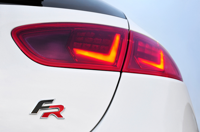 Seat Adds Spicy Leon FR+ with Bigger Engine to Leon Line-up, Cupra R Upgraded Seat Adds Spicy Leon FR+ with Bigger Engine to Leon Line-up, Cupra R Upgraded