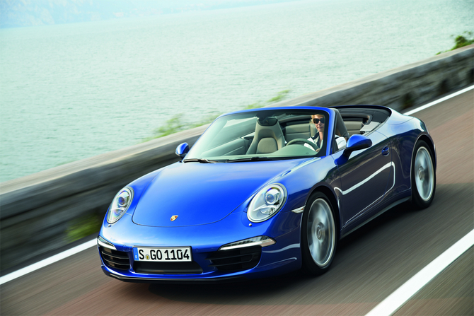 Zudem ist der neue 911 Carrera 4 um bis zu 65 Kilogramm leichter. Zudem ist der neue 911 Carrera 4 um bis zu 65 Kilogramm leichter.