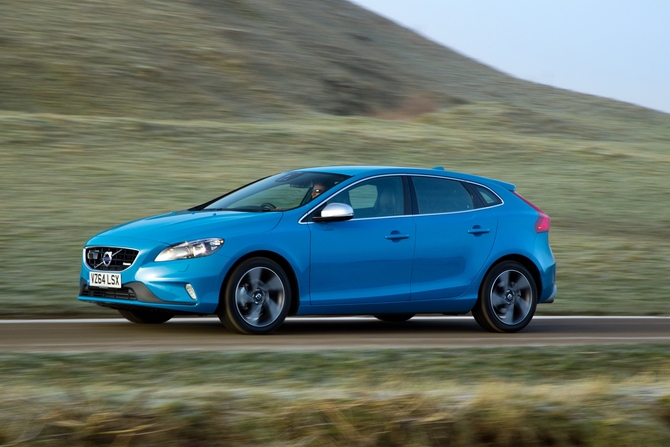 Volvo V40 D4 VED R-Design Summum Geartronic Volvo V40 D4 VED R-Design Summum Geartronic