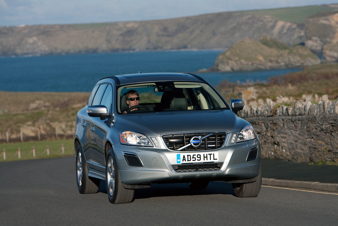 Volvo XC60 2.4 D5 R-Design 4WD AT Volvo XC60 2.4 D5 R-Design 4WD AT