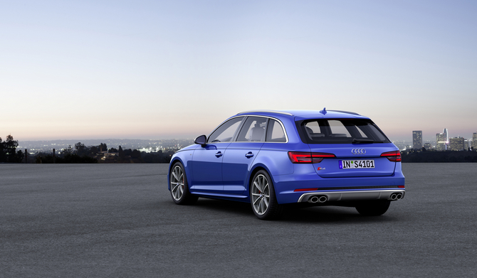 It allows the estate to reach 100km/h in 4.9 seconds and a top speed of 250km/h It allows the estate to reach 100km/h in 4.9 seconds and a top speed of 250km/h
