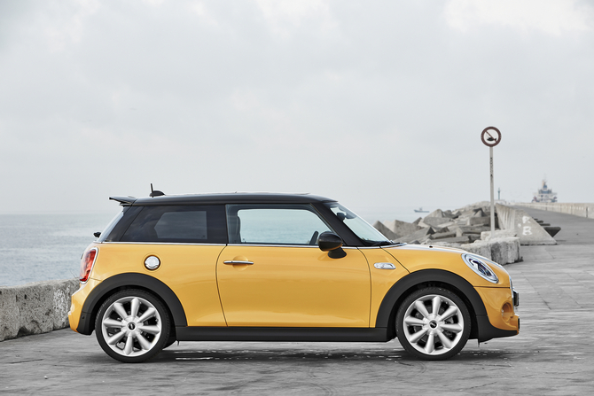 MINI (BMW) Cooper S Automatic MINI (BMW) Cooper S Automatic
