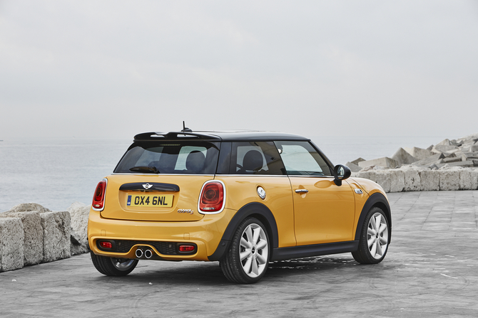 MINI (BMW) Cooper S Automatic MINI (BMW) Cooper S Automatic