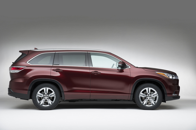 Toyota Introduces Third Generation Highlander with Hybrid Option Toyota Introduces Third Generation Highlander with Hybrid Option