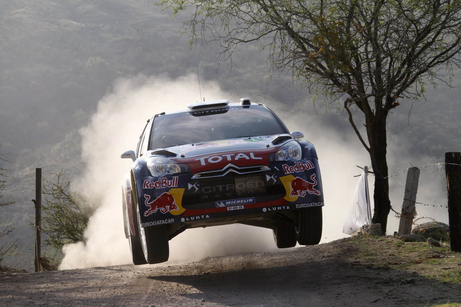 Mais uma vez impressionante a contínua performance de Sebastien Loeb no WRC