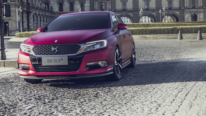 The vehicle has some components such as the air intake, the panel on the bumpers and lower body panel made of carbon The vehicle has some components such as the air intake, the panel on the bumpers and lower body panel made of carbon