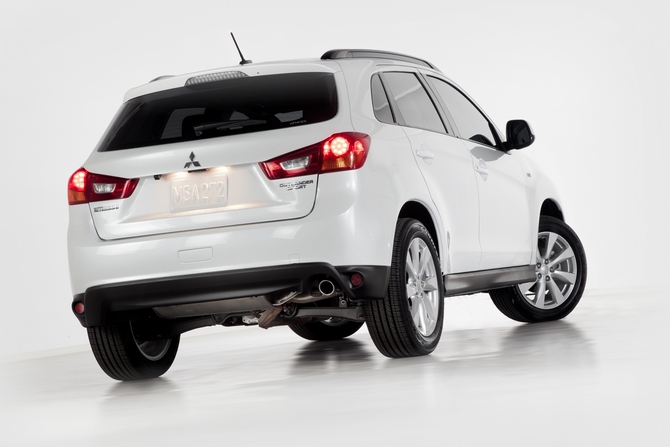 Mitsubishi Outlander Sport SE AWD Mitsubishi Outlander Sport SE AWD