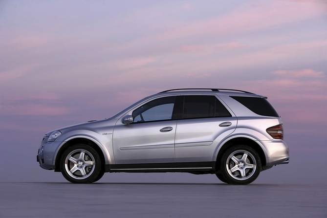 Mercedes-Benz ML 63 AMG Mercedes-Benz ML 63 AMG