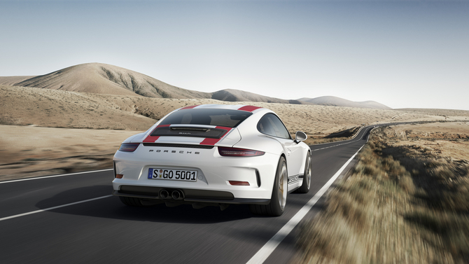 The 911 R is 50kg lighter than the 911 GT3 RS, with a total of 1370kg The 911 R is 50kg lighter than the 911 GT3 RS, with a total of 1370kg