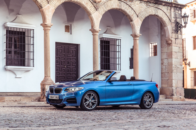 BMW M235i xDrive Cabrio BMW M235i xDrive Cabrio